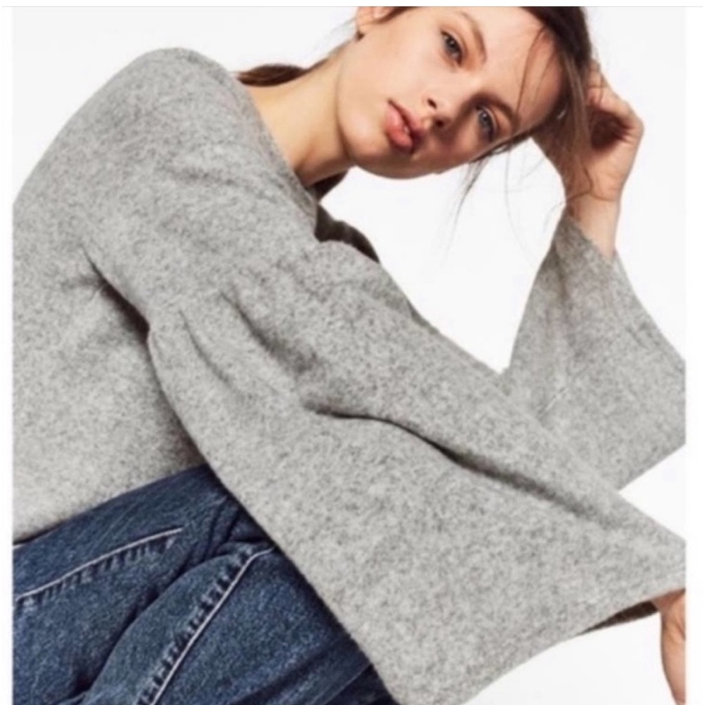 Zara Soft Balloon Sleeve Sweater NWT Pretty light gray color.